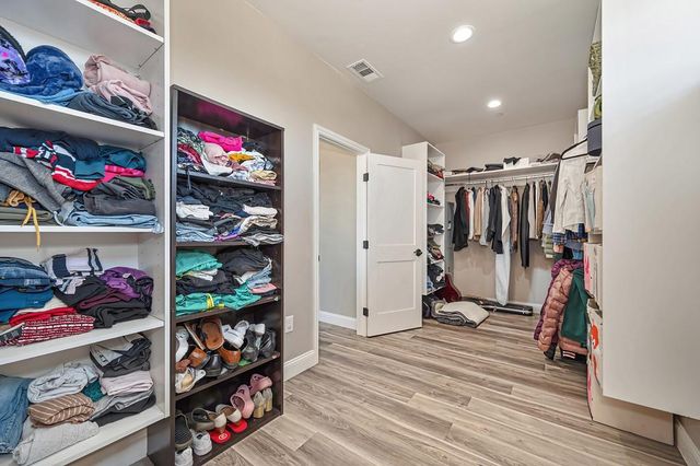 724 Oliver Ct, Folsom, CA 95630