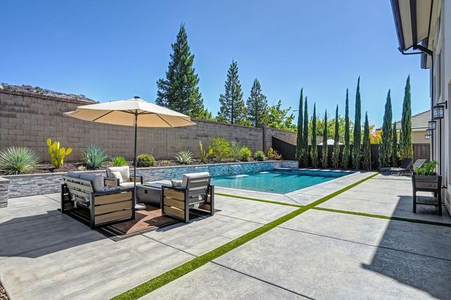 724 Oliver Ct, Folsom, CA 95630