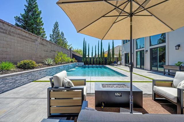 724 Oliver Ct, Folsom, CA 95630