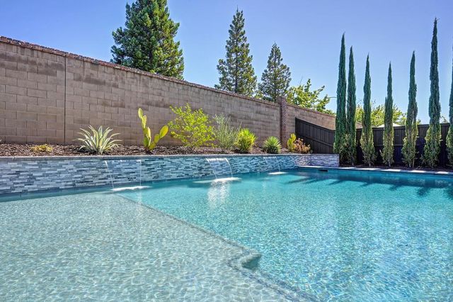 724 Oliver Ct, Folsom, CA 95630