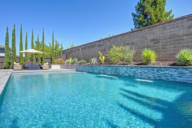 724 Oliver Ct, Folsom, CA 95630