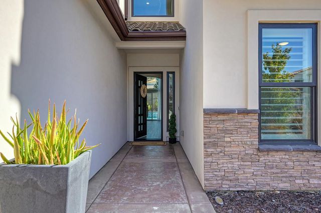 724 Oliver Ct, Folsom, CA 95630