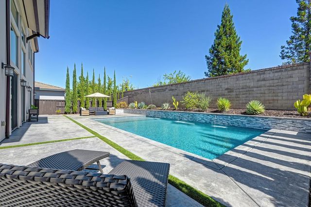 724 Oliver Ct, Folsom, CA 95630