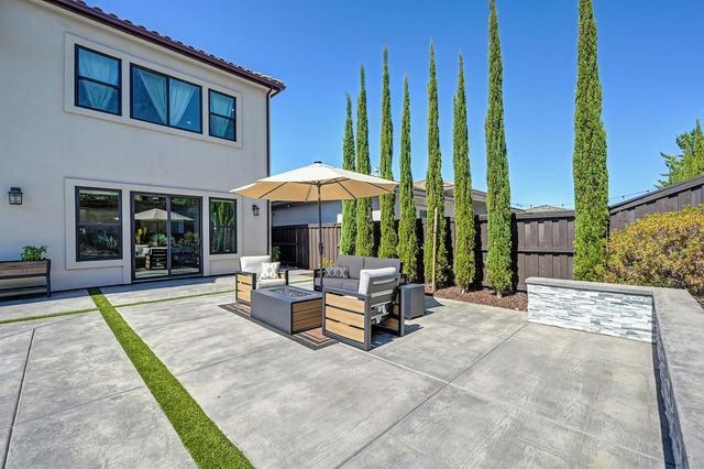 724 Oliver Ct, Folsom, CA 95630
