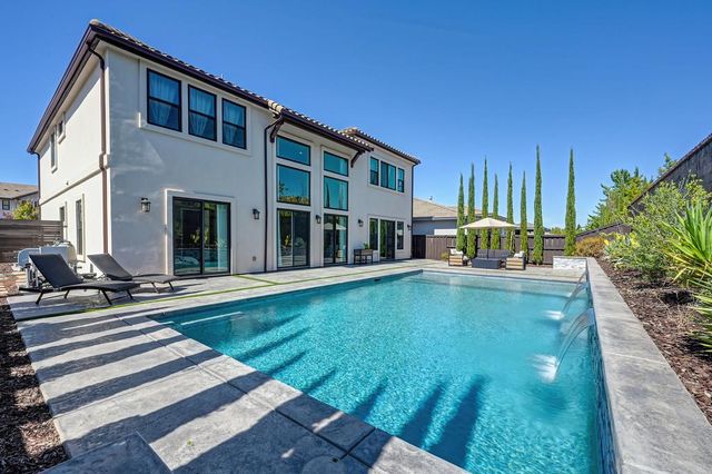 724 Oliver Ct, Folsom, CA 95630