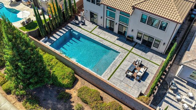 724 Oliver Ct, Folsom, CA 95630