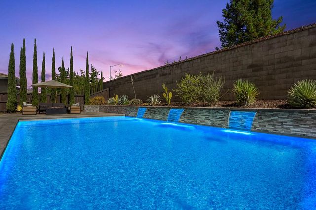 724 Oliver Ct, Folsom, CA 95630