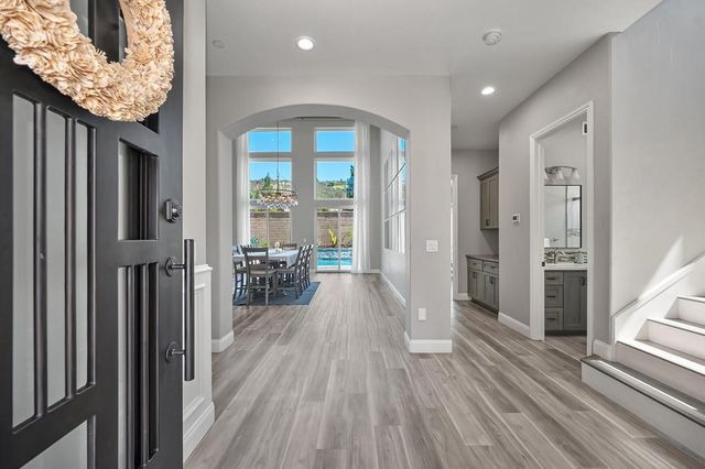 724 Oliver Ct, Folsom, CA 95630