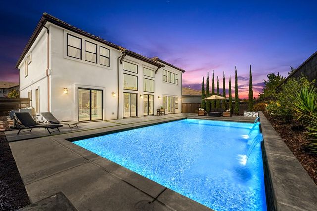 724 Oliver Ct, Folsom, CA 95630