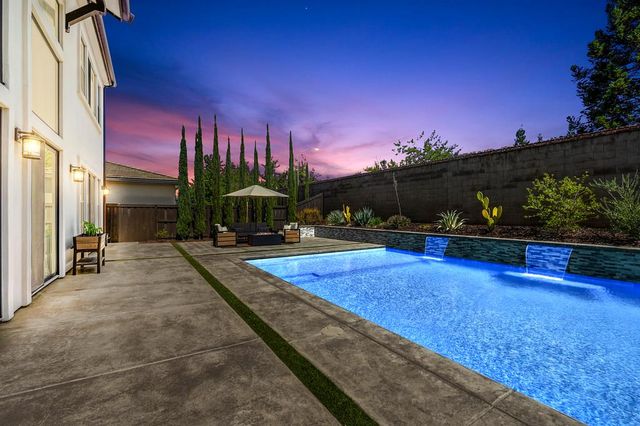 724 Oliver Ct, Folsom, CA 95630