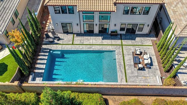 724 Oliver Ct, Folsom, CA 95630