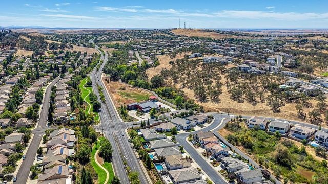 724 Oliver Ct, Folsom, CA 95630