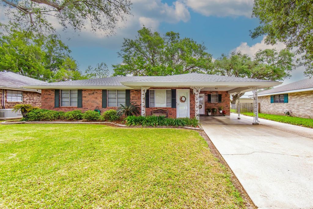 1109 Park Dr, Thibodaux, LA 70301