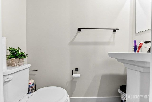 39 Sage Way, Mount Laurel, NJ 08054