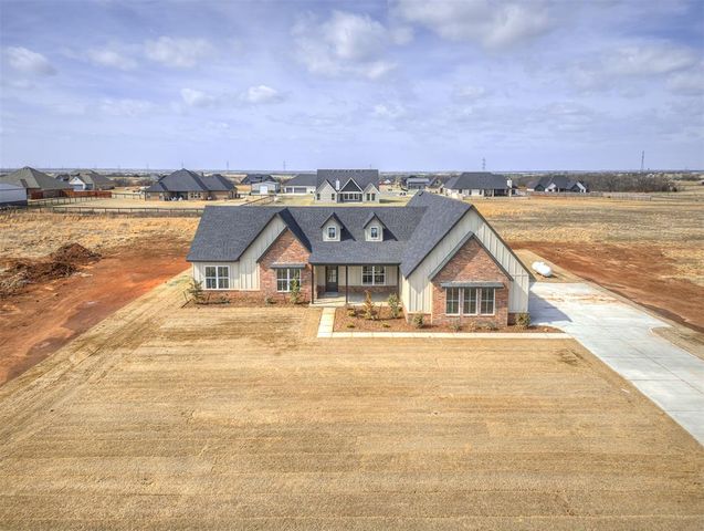 2541 S May Avenue, Guthrie, OK 73044