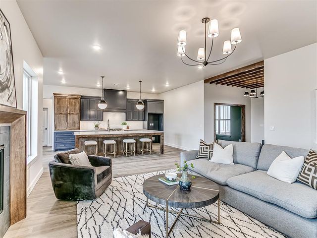 2541 S May Avenue, Guthrie, OK 73044