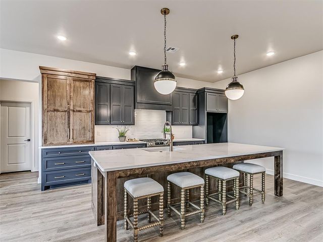 2541 S May Avenue, Guthrie, OK 73044