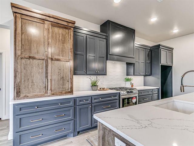 2541 S May Avenue, Guthrie, OK 73044