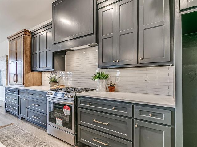 2541 S May Avenue, Guthrie, OK 73044