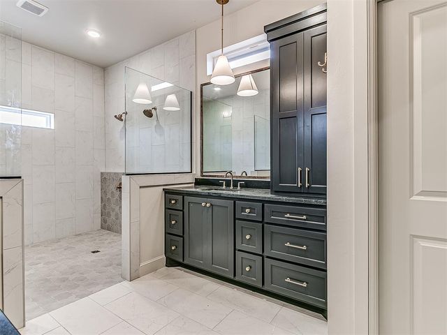 2541 S May Avenue, Guthrie, OK 73044