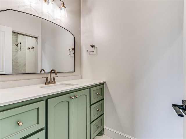 2541 S May Avenue, Guthrie, OK 73044