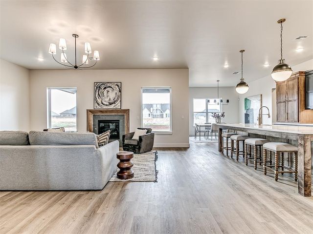 2541 S May Avenue, Guthrie, OK 73044