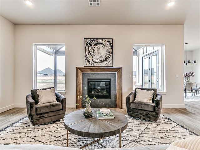 2541 S May Avenue, Guthrie, OK 73044