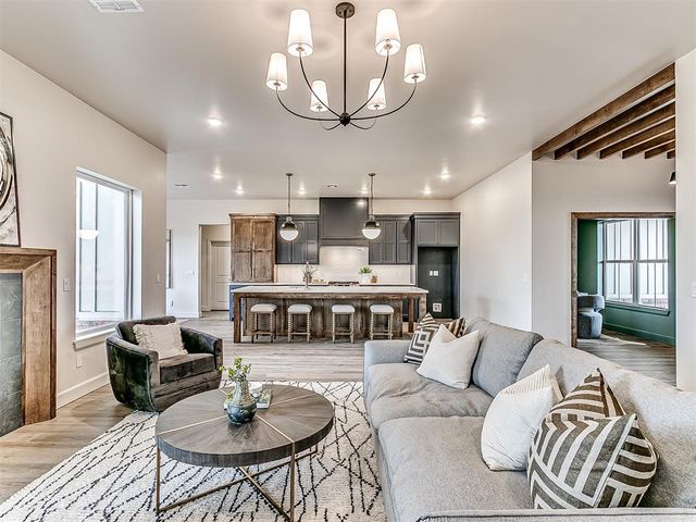 2541 S May Avenue, Guthrie, OK 73044