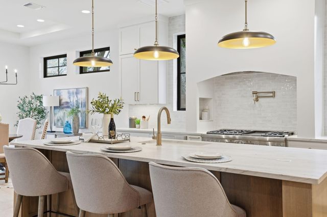 2908 Stoneway DR, Austin, TX 78757