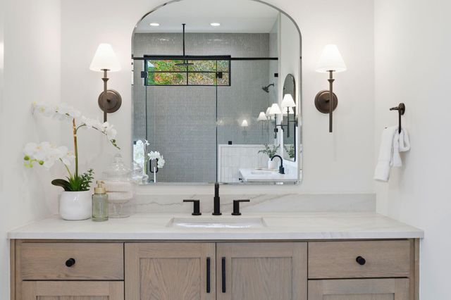 2908 Stoneway DR, Austin, TX 78757