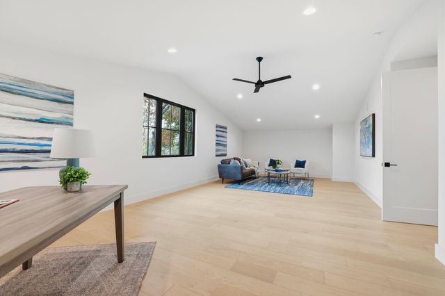 2908 Stoneway DR, Austin, TX 78757