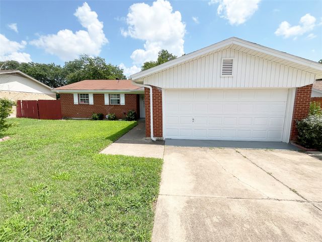 6400 Carousel Drive, Watauga, TX 76148
