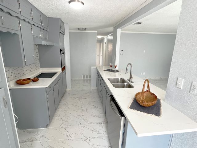 6400 Carousel Drive, Watauga, TX 76148
