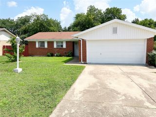 6400 Carousel Drive, Watauga, TX 76148