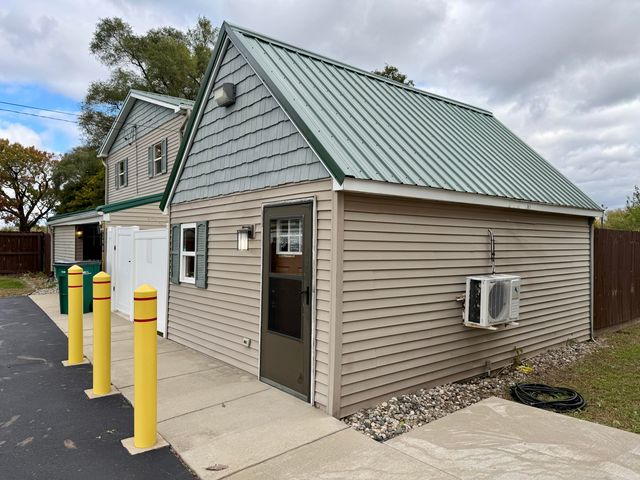 396 & 398 N 20th Street, Springfield City, MI 49037