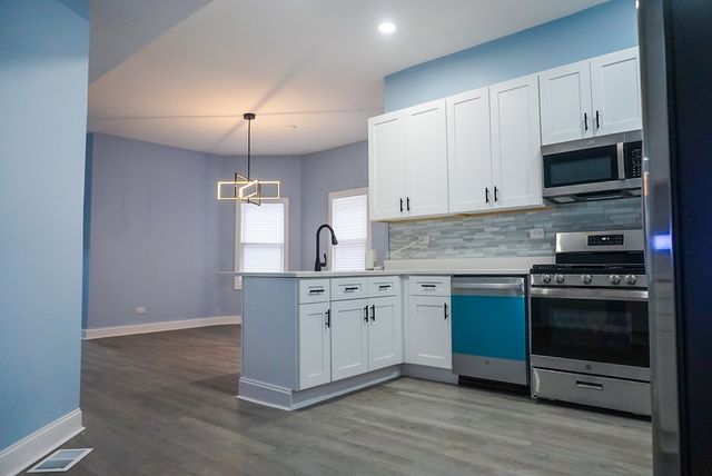 320 N Menard Avenue, Chicago, IL 60644