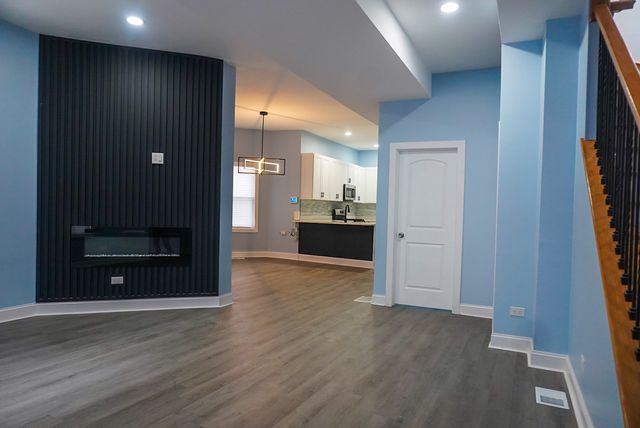 320 N Menard Avenue, Chicago, IL 60644