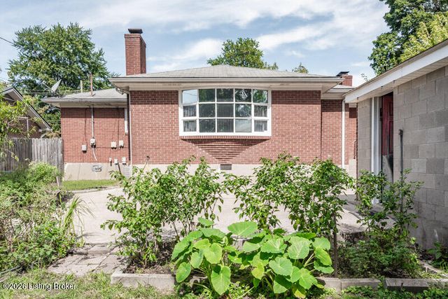2928 Klondike Ln, Louisville, KY 40218
