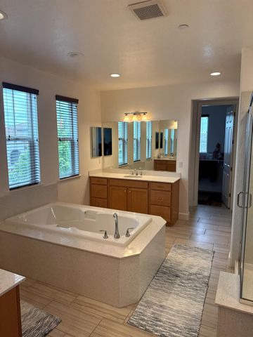 10005 W Atrio Cir, Elk Grove, CA 95757