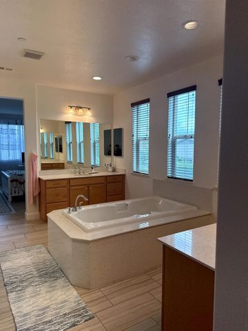 10005 W Atrio Cir, Elk Grove, CA 95757