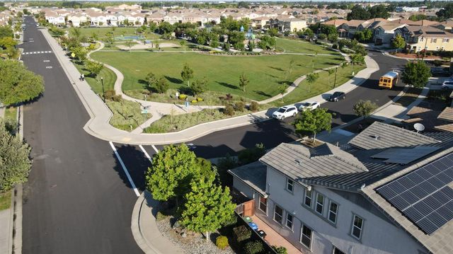 10005 W Atrio Cir, Elk Grove, CA 95757