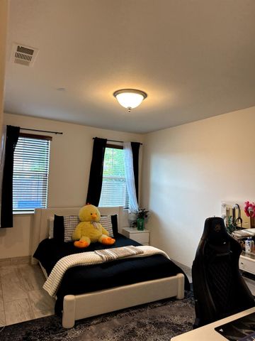 10005 W Atrio Cir, Elk Grove, CA 95757