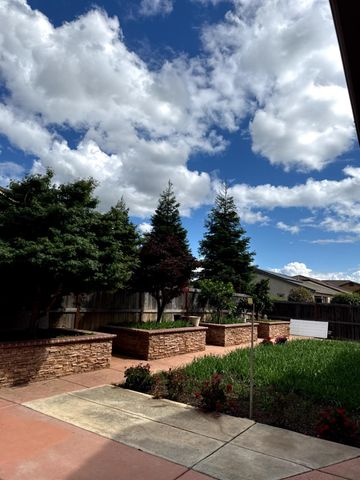 10005 W Atrio Cir, Elk Grove, CA 95757