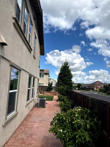 10005 W Atrio Cir, Elk Grove, CA 95757