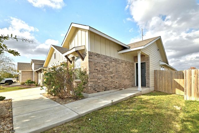 104 Crooked TRL, Bastrop, TX 78602