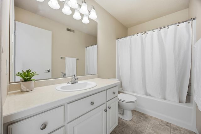 215 51st Avenue E, West Fargo, ND 58078