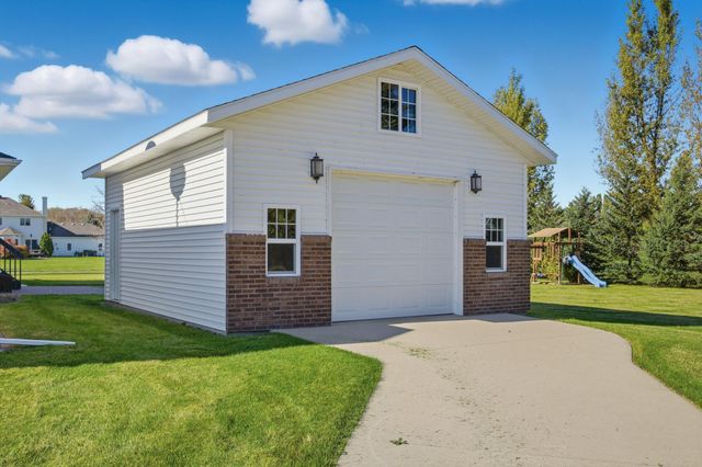 215 51st Avenue E, West Fargo, ND 58078