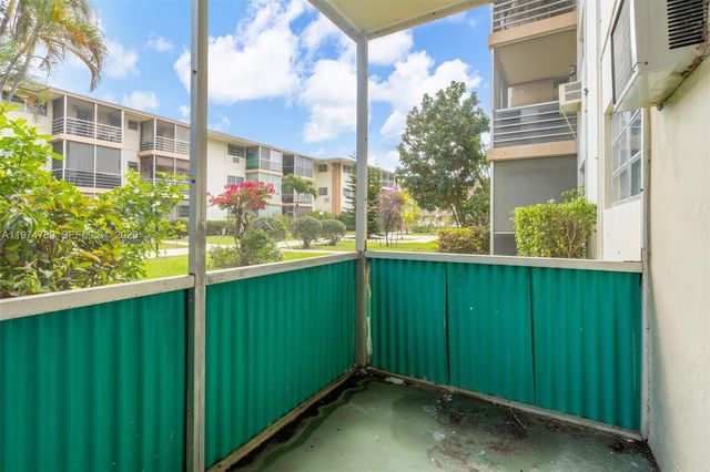 17050 NE 14th Ave 106, Miami, FL 33162