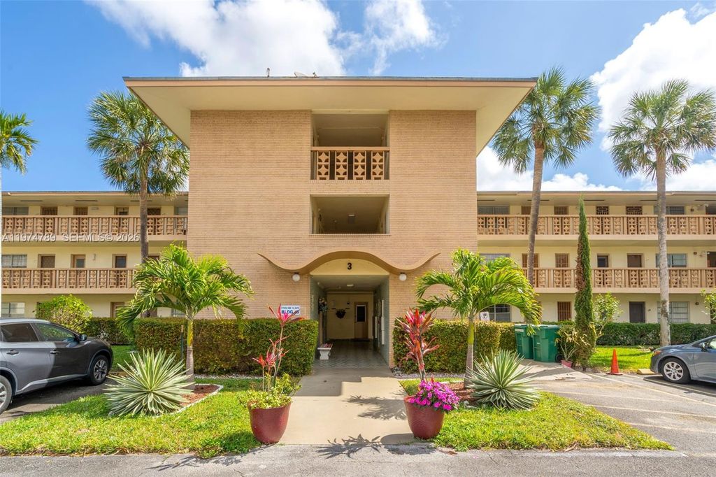 17050 NE 14th Ave 106, Miami, FL 33162