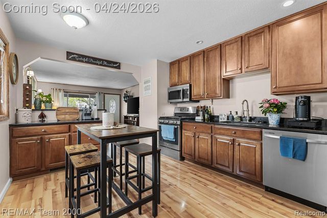 8003 Roosevelt Street, Taylor, MI 48180